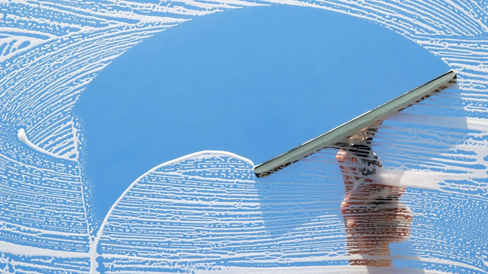 Screen cleaning and glass cleaning service in Wagner SD